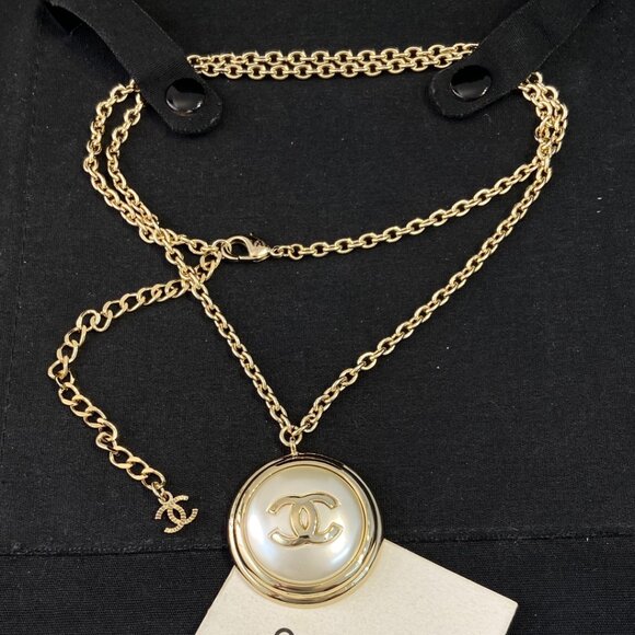 Authentic CHANEL Pearl CC Necklace - Picture 1 of 7